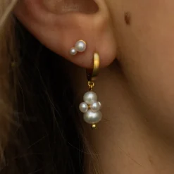 byBiehl - Pearl cluster øre hoops i guldbelagt sølv - 4-1510wp-gp