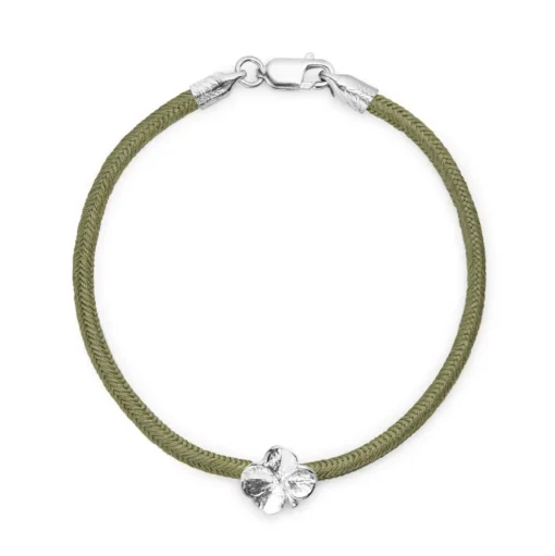 Flora Danica - Firkløver oliven grøn silkearmbånd i sølv - flc-silk-olive-18-s