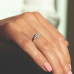 Nuran - Lilja ring i 14 karat guld med 0,30 ct diamanter - a3040030rg