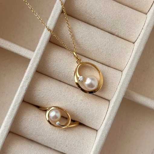 Scrouples - Guld ring i 8kt med perle og sten - 714673