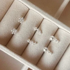 Scrouples - Sølv blomster ørestikker med perler - 162692